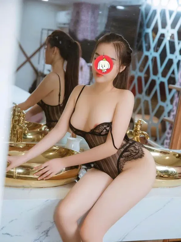 Yến Trang , XINH GÁI, MÊ MẨN LÒNG NGƯỜI, MÚA CỘT CỰC ĐỈNH