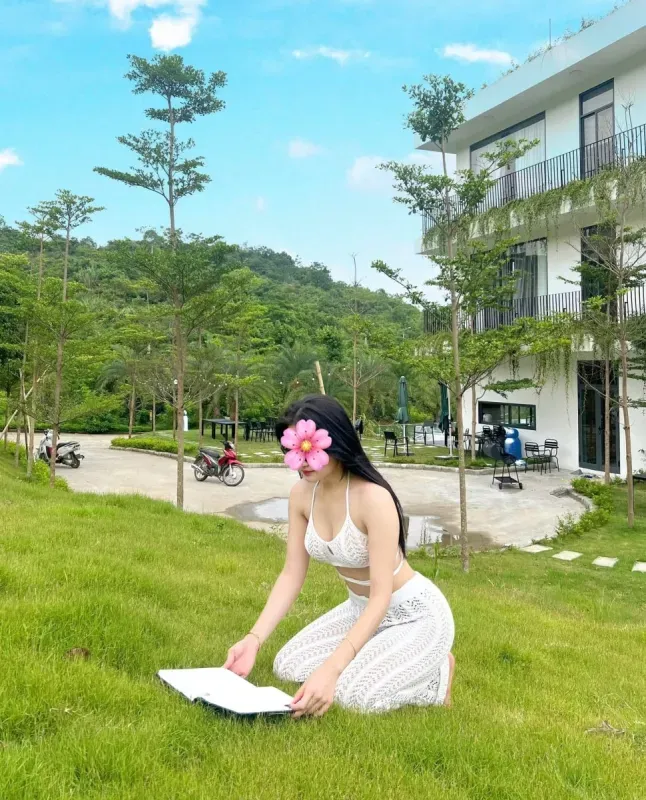 Gái gọi 777 - Chủ tiệm Nail, Hot Facebook cặp mông siêu phẩm